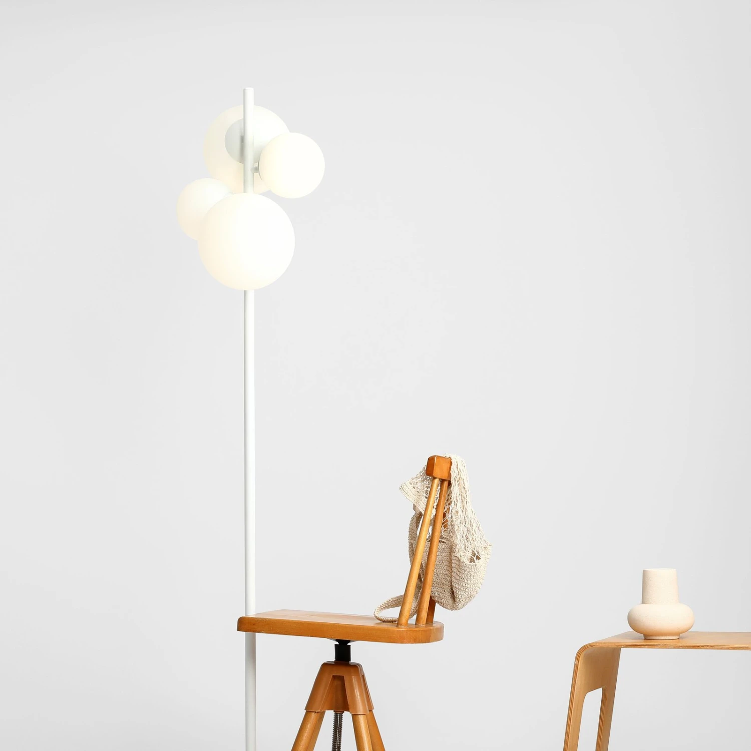 Lampadaire Bloom à Quatre Lampes, Blanc 5 Lampadaire Bloom à Quatre Lampes, Blanc – Image 3