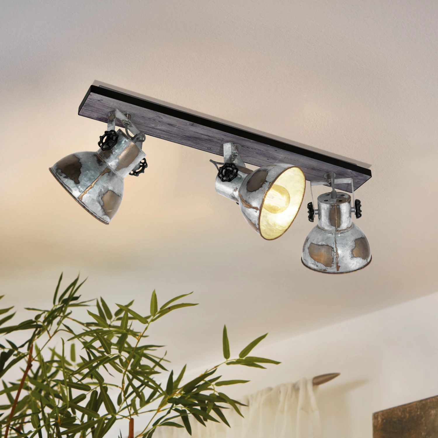 EGLO Plafonnier Barnstaple Au Look Industriel 3 Lampes 5 EGLO Plafonnier Barnstaple Au Look Industriel 3 Lampes – Image 3