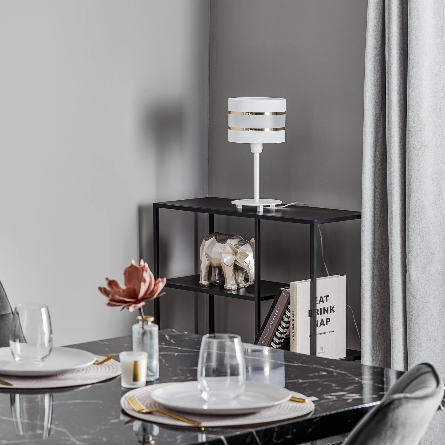 Lampe à Poser Helen Abat-jour Tissu Blanc-doré 5 Lampe à Poser Helen Abat-jour Tissu Blanc-doré – Image 3