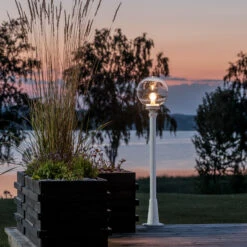 Konstsmide Borne Lumineuse Linus Blanche à Boule Transparente 9 Konstsmide Borne Lumineuse Linus Blanche à Boule Transparente -Sélectionnez Les Magasins D'Éclairage 5522482 2