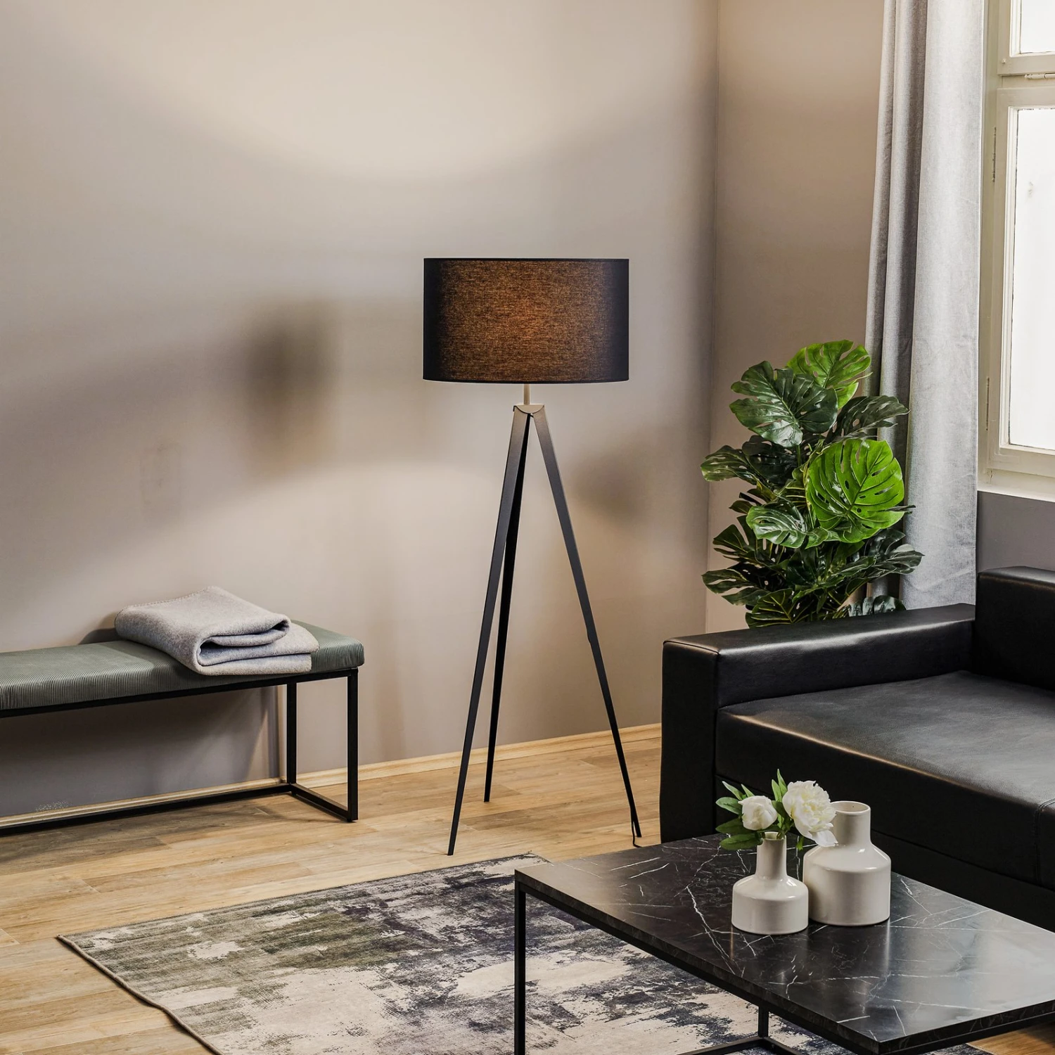 Lampadaire Tago, Trépied, Abat-jour Noir/argenté 4 Lampadaire Tago, Trépied, Abat-jour Noir/argenté – Image 2