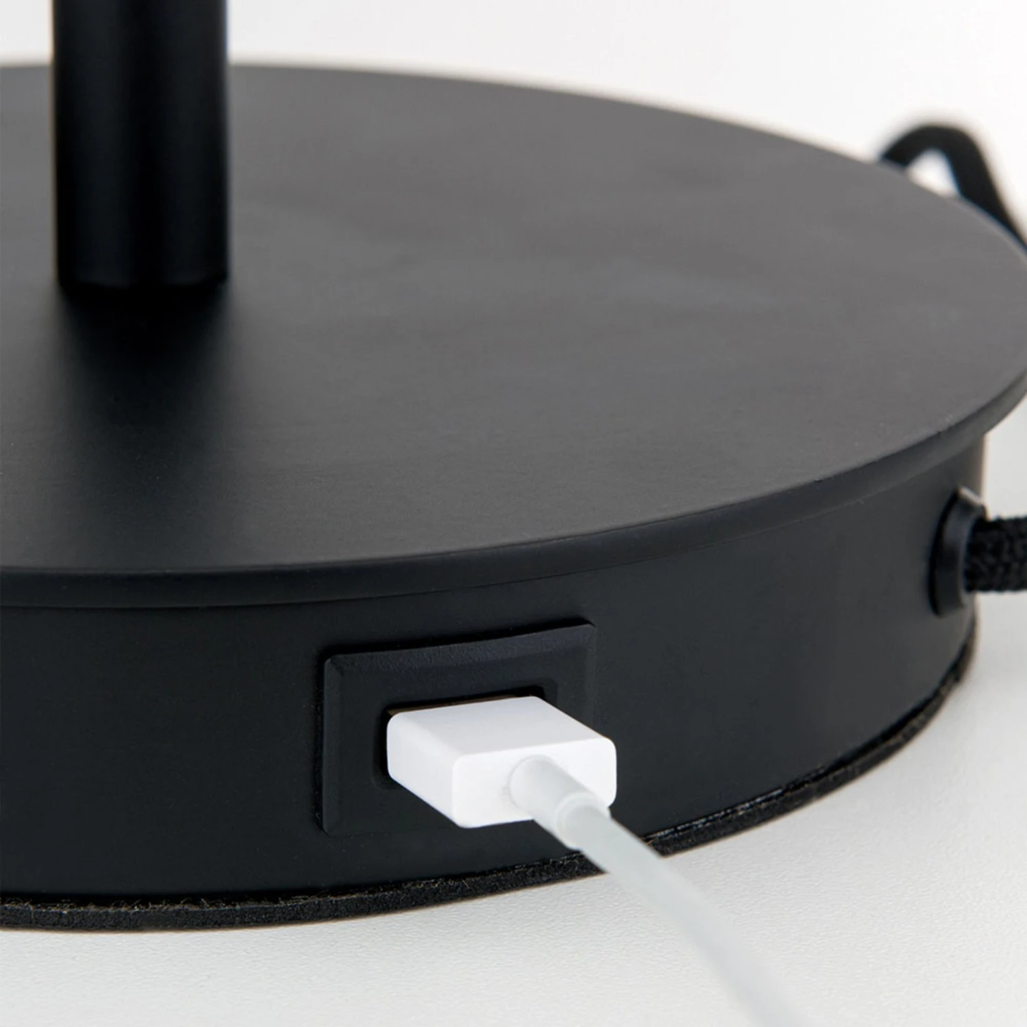 Lampe à Poser Ludwig Avec Port USB, Noire 8 Lampe à Poser Ludwig Avec Port USB, Noire – Image 6