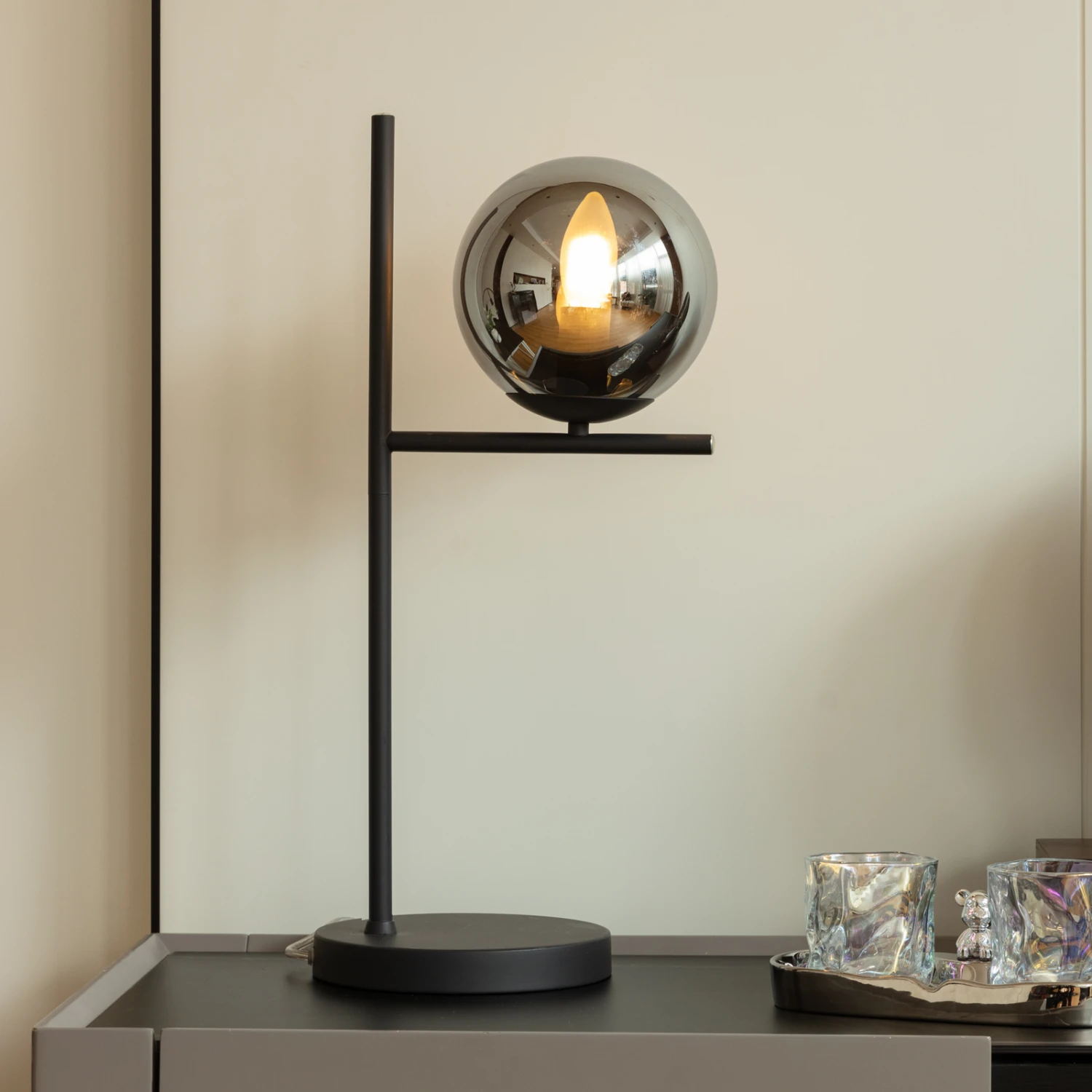 Lindby Denva Lampe à Poser Verre Fumé Sphère Grise 3 Lindby Denva Lampe à Poser Verre Fumé Sphère Grise