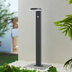 Lindby Eireen Borne Lumineuse Solaire LED, 80 cm -Sélectionnez Les Magasins D'Éclairage 9977106 1