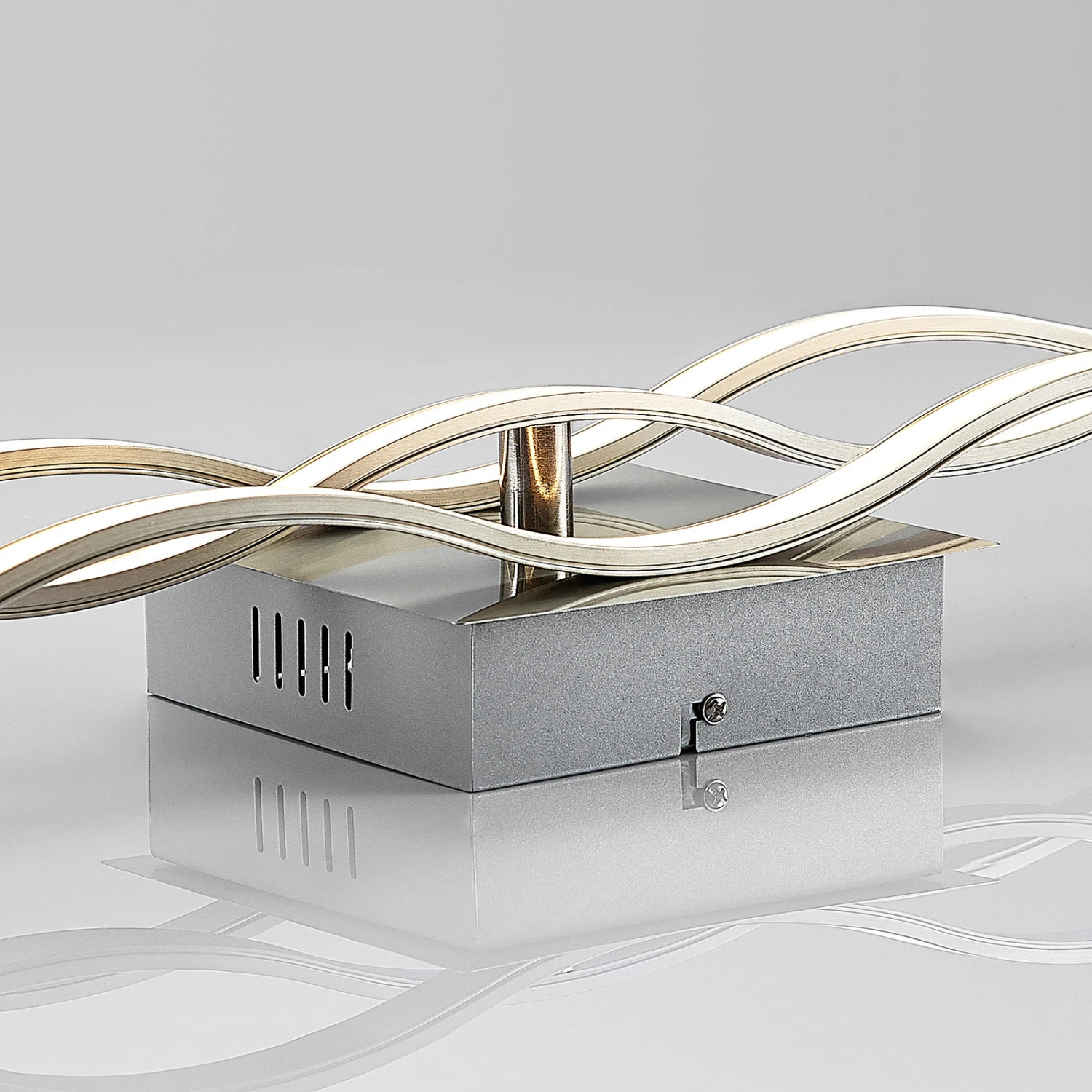 Plafonnier LED Safia à Trois Lampes, Forme Ondulée 9 Plafonnier LED Safia à Trois Lampes, Forme Ondulée – Image 7