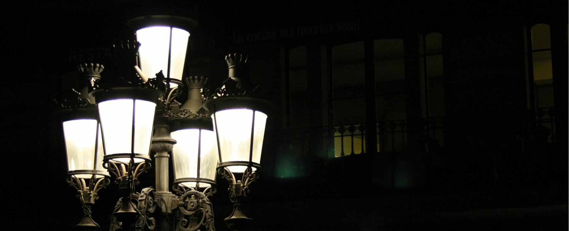 Sélectionnez Les Magasins D'Éclairage -Sélectionnez Les Magasins D'Éclairage avi agarwal aOuy0kyXszo unsplash